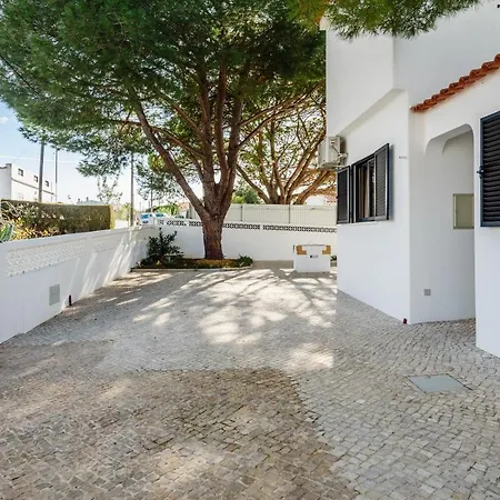 Protea - 5 Bedroom, Beach, Air-con, Wifi * アルブフェイラ
