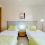 Protea - 5 Bedroom, Beach, Air-con, Wifi