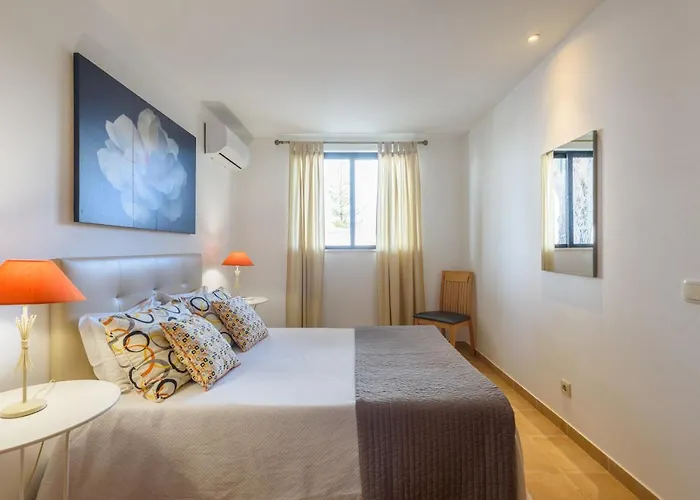 Protea - 5 Bedroom, Beach, Air-con, Wifi Albufeira